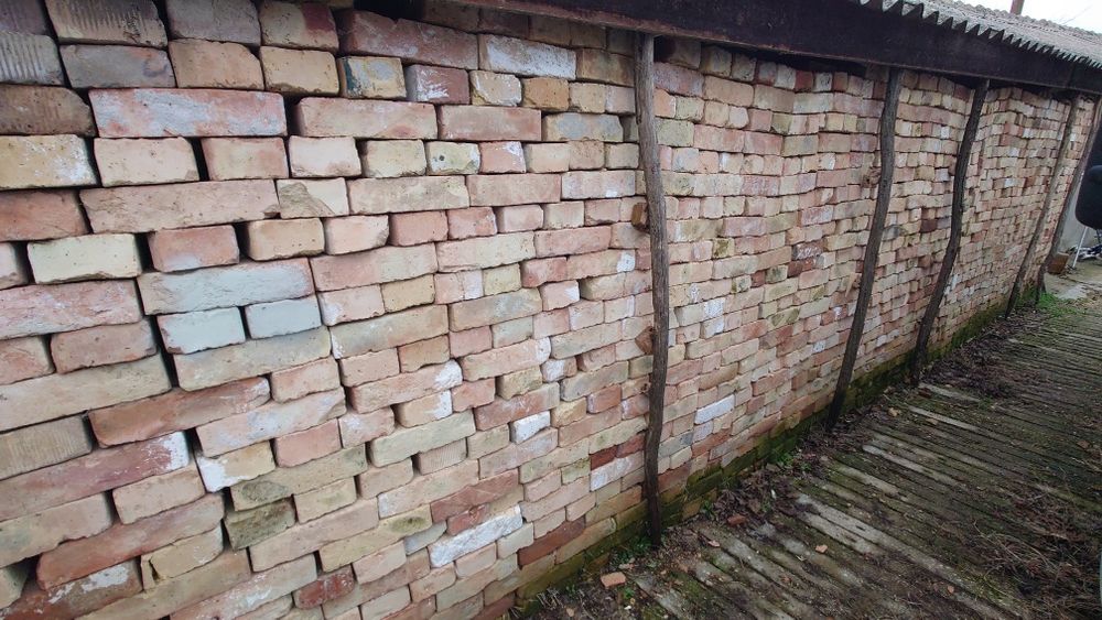 Тухли единички с отвори, около 1300-1400 бройки