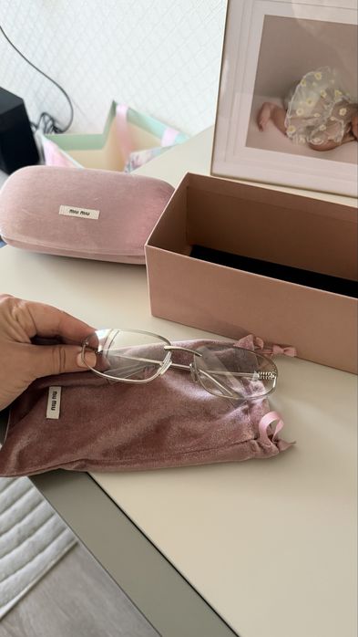 Солнцезащитные очки Miu Miu