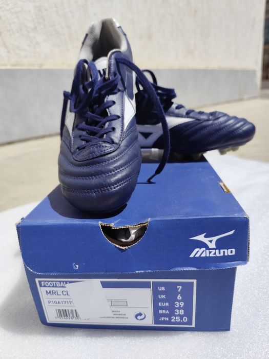 Футболни обувки Mizuno, 39 номер