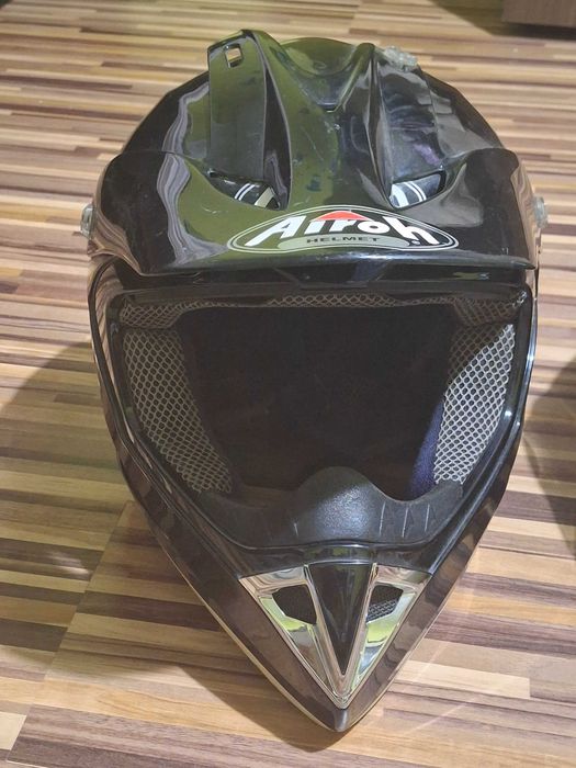 Reusch кожен екип + 2 каски Astone & Airoh – за истински моторист!