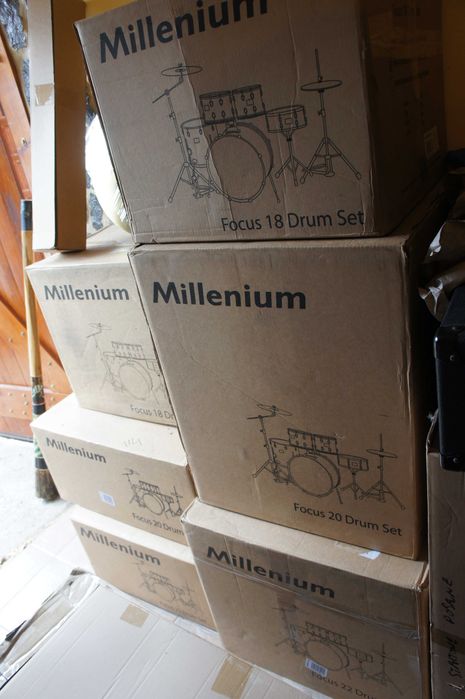 Set de tobe acustice Millenium Focus 22 Drum Set Black sau Red