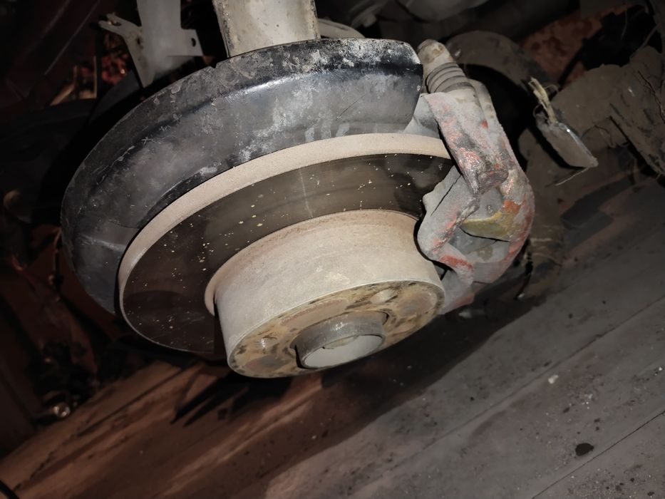 Продам Ауди 80 б4 по запчастям.