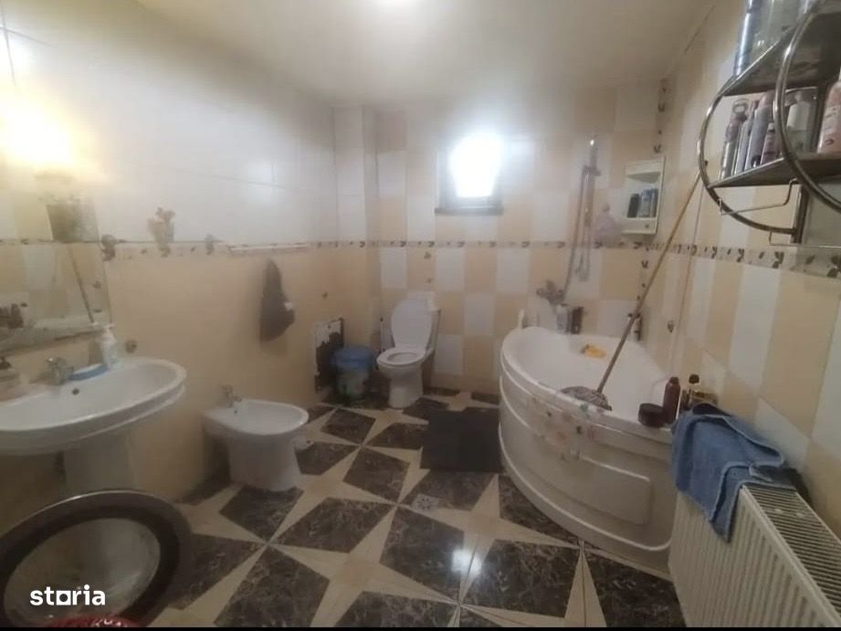 Casă 6 camere -Miroslava