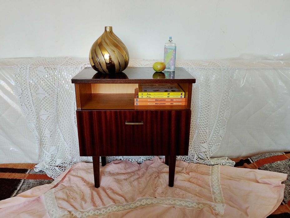 Нощно шкафче ретро