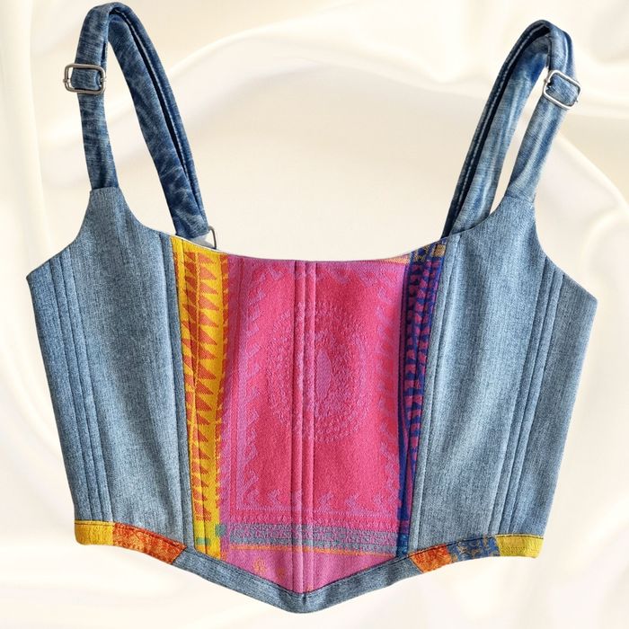 Ръчно изработен модерен карсет