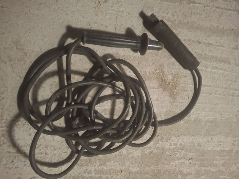 Продавам кабели за подаване на ток.