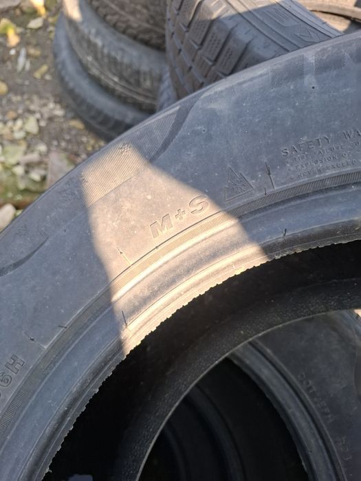 Vand 1 sau 2 sau 4 anvelope 215 65 15 de iarna