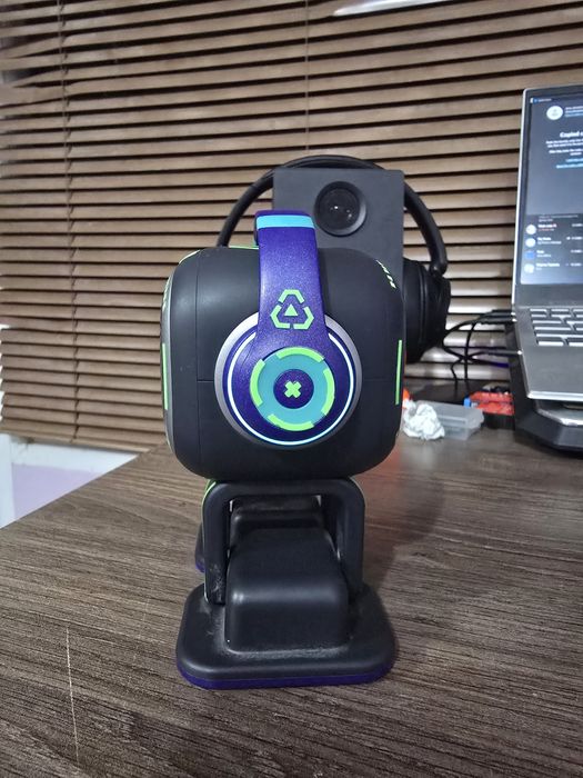 Робот емо LIVING.AI десктоп робот