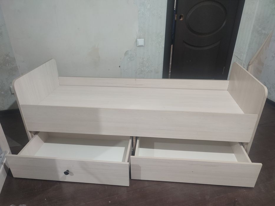 Продам кровать с ящиками