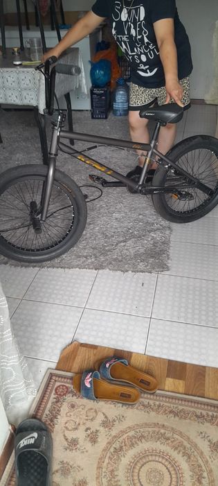 Подаётся велосипед BMX