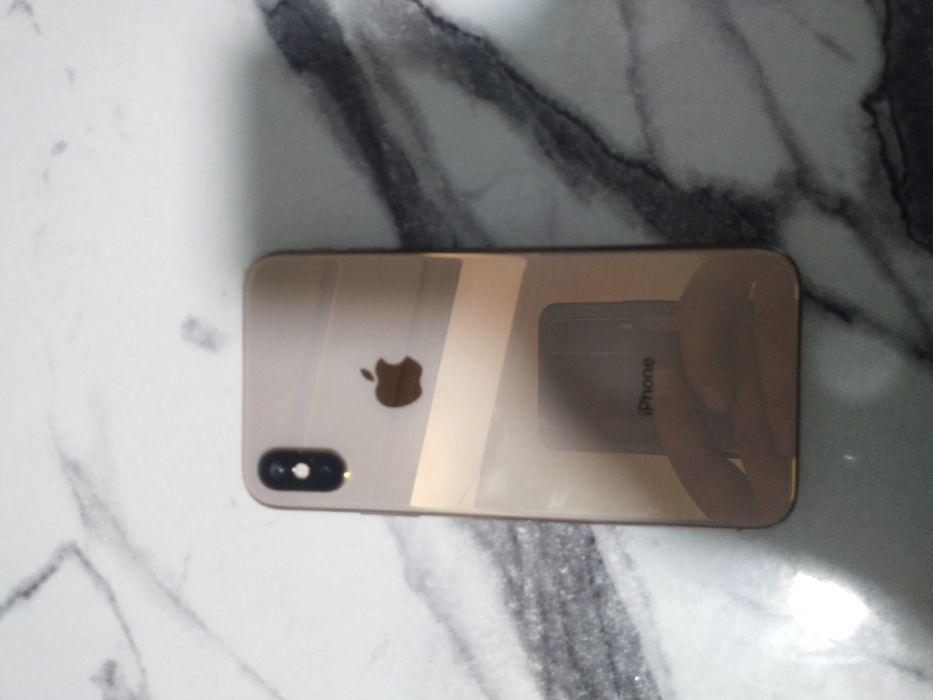 Iphone xs 64 gb.