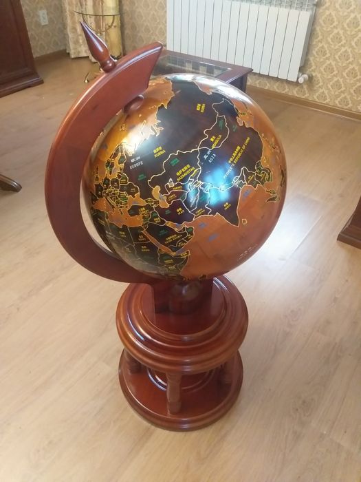 Продам Срочно глобус из натурального дерева