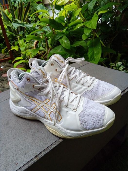 Продам кроссовки Asics Gelburst 24 состояние хороший б/у цена 13,000