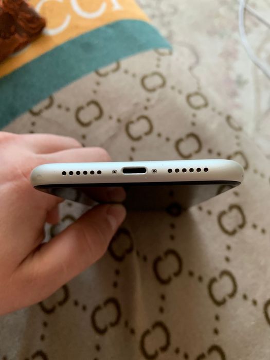 Айфон 11 белый!!