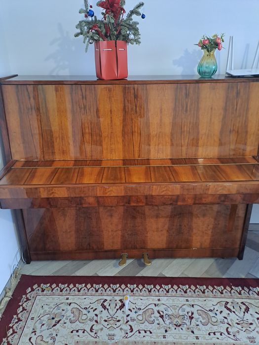 Продаётся фортепьяно б/у