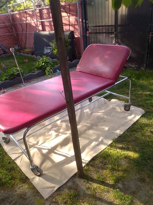 Vând pat cosmetic-masaj