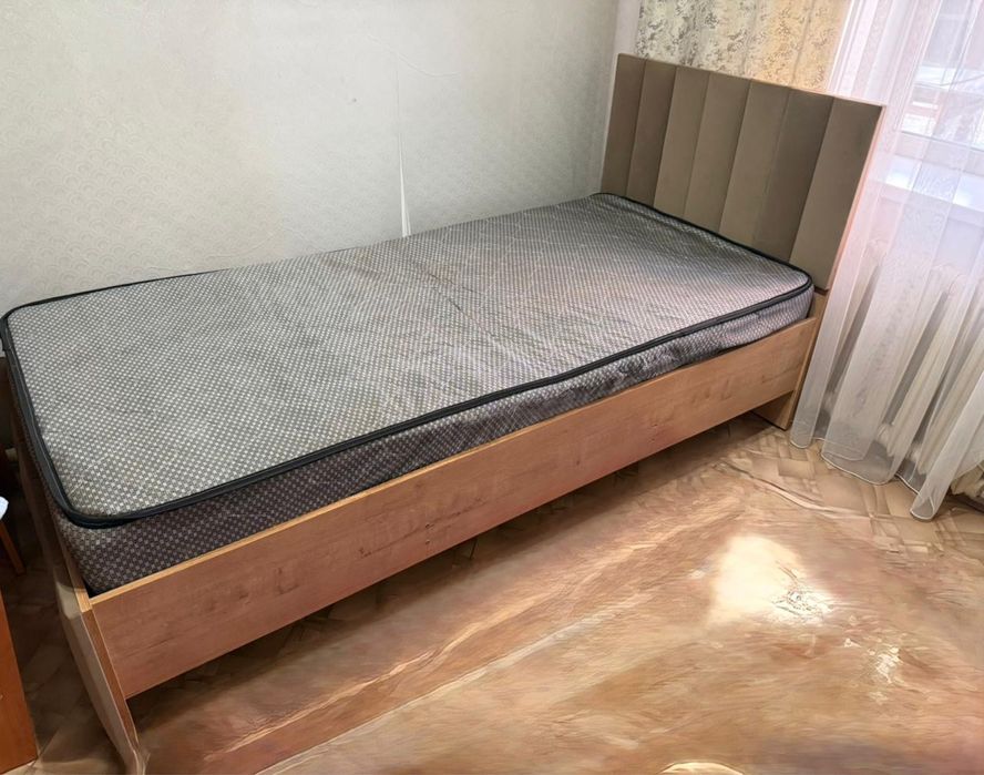 Продаам холодильник кухонный гарнитрур телевизор