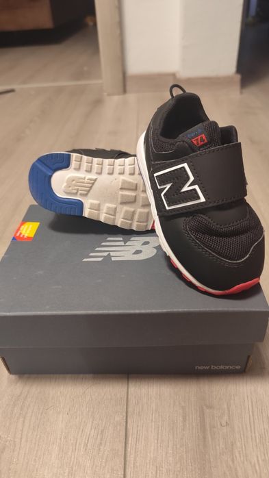 Колев и Колев обувки,, сандали Nike Air Jordan и маратонки New balance