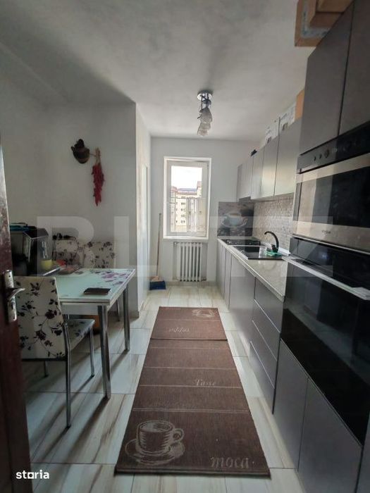 Apartament de vanzare - 4 camere - Zona Imparatul Traian