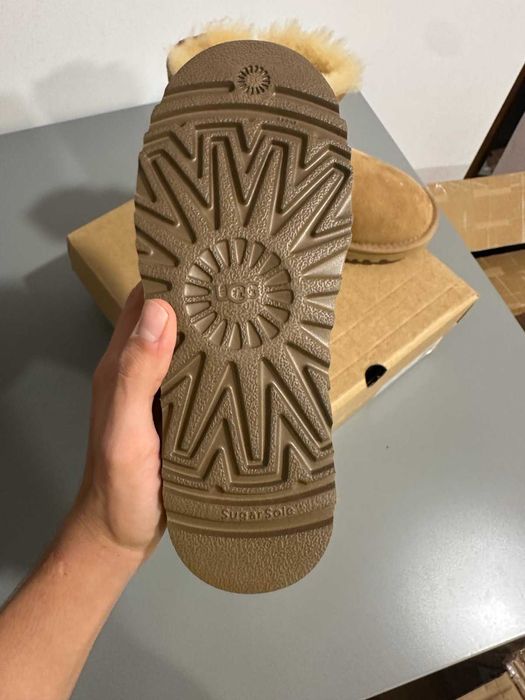 UGG Bailey Button camel, marimea 38