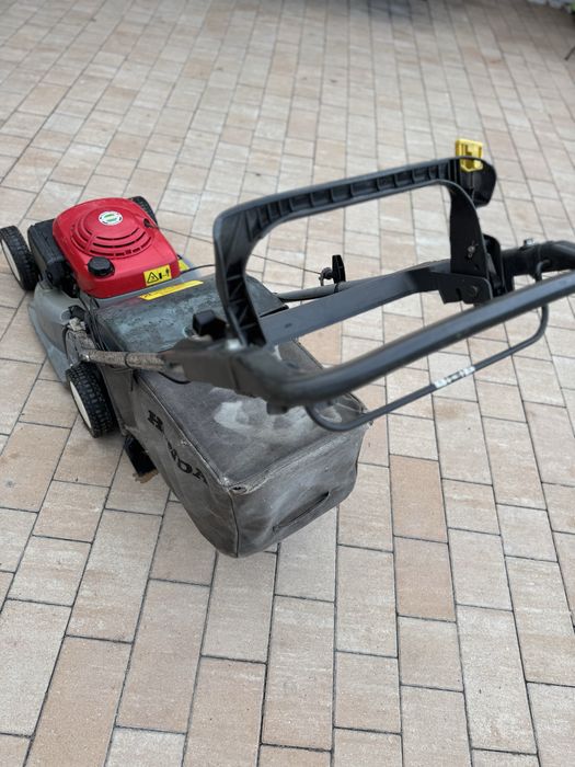 Honda Masina iarba  profesionala tractiune