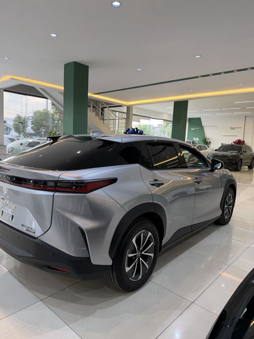 Lexus rz450e электр 520км