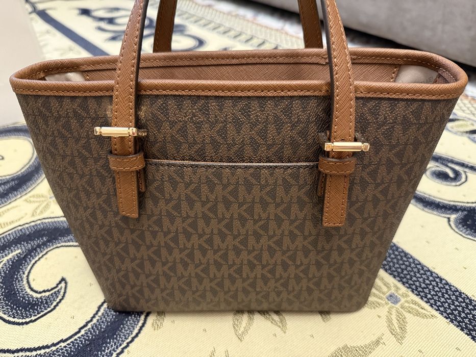 Продаётся оригинальная сумочка Michael Kors