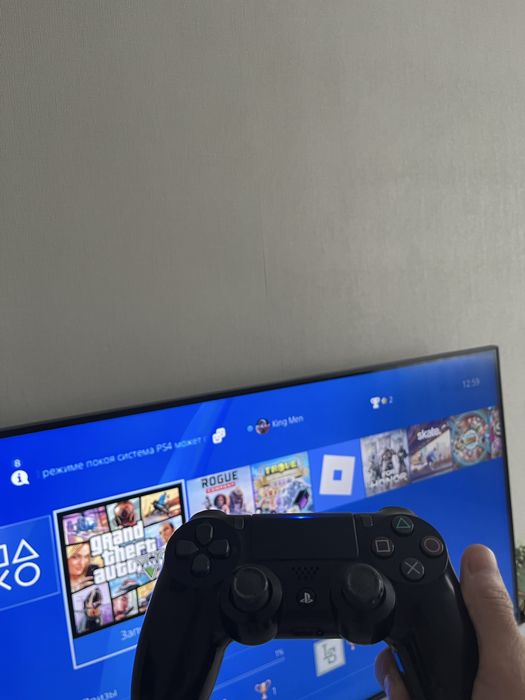 Плейстейшн 4 и 10 игр