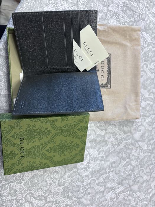 Gucci за паспорт