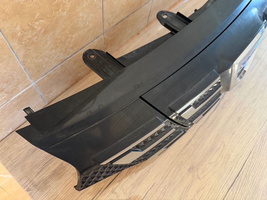Grila bara fata radiator Dacia Spring originala ca noua - Cod OE 623105273R