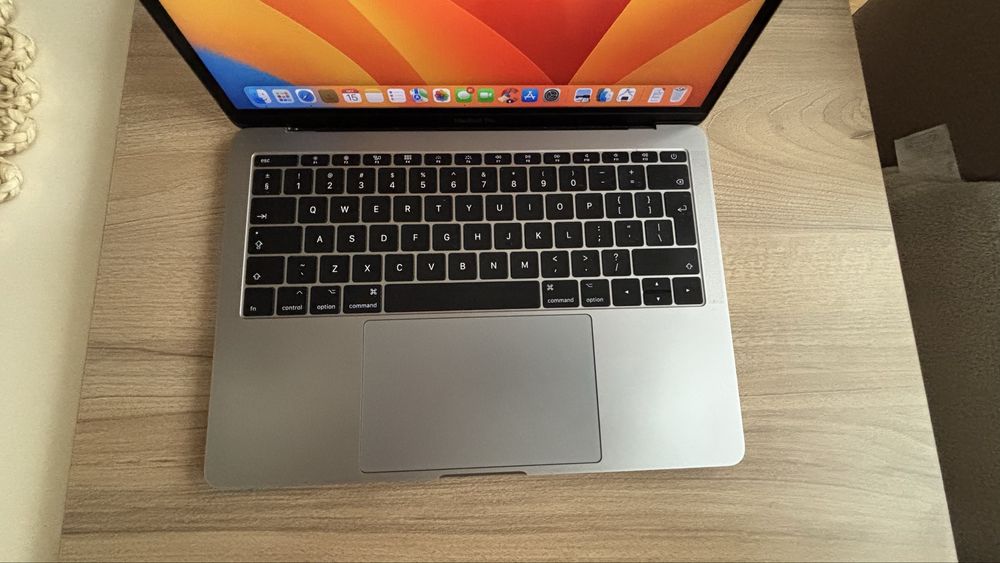 Macbook pro 13 16GB/256GB ; 2017 Model A1708