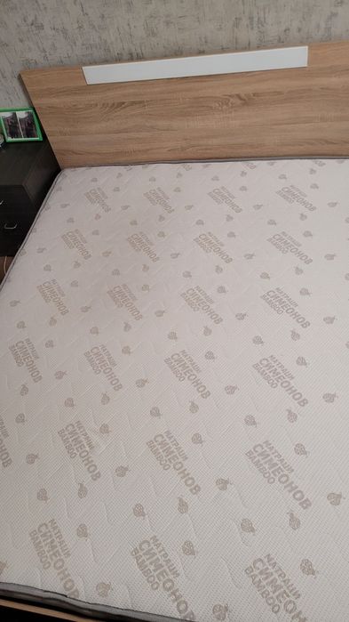 Спалня с матрак с повдигащ механизъм 160/200