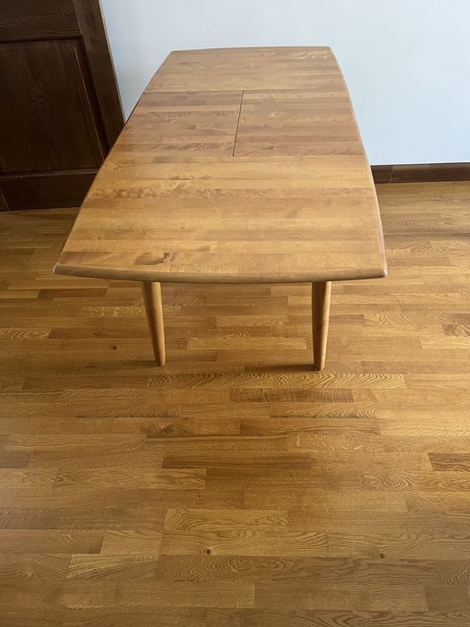 Продам деревянный стол