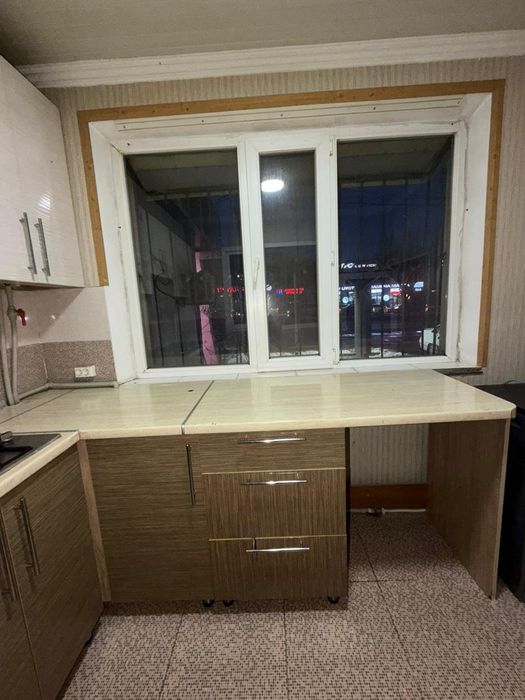 Срочно!!  Кухонный гарнитура