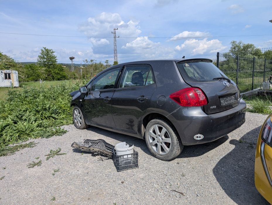 На Части Toyota Auris 2009 1.6 бензин