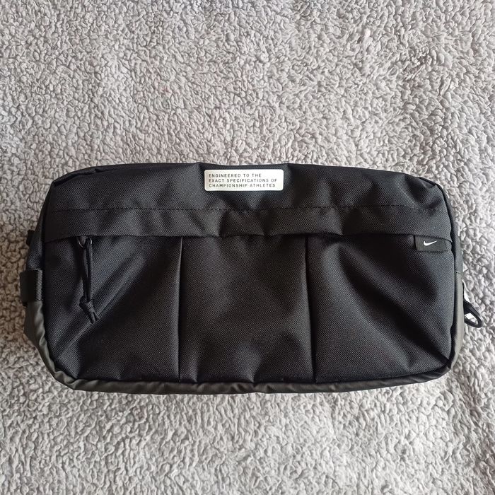Продавам сак за обувки Nike