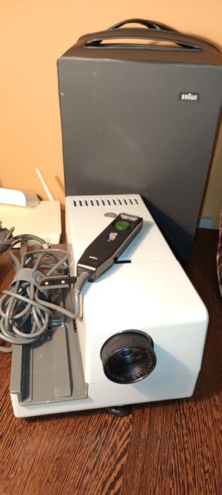 Proiector diapozitive marca Braun