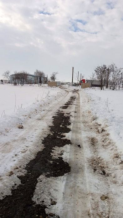 Închiriez hala/ sediu ferma  1 km Lacu Sarat
