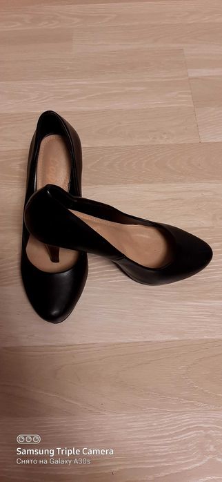 Продается женская обувь. В хорошем состоянии.