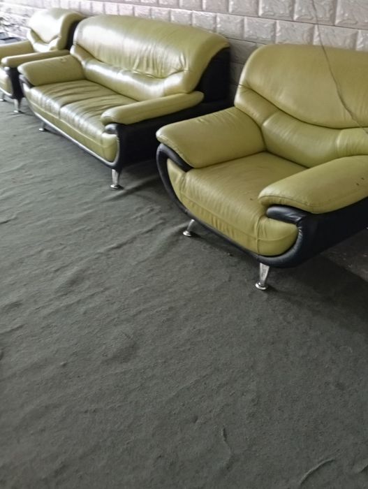 Мебель кожаные диван два кресло