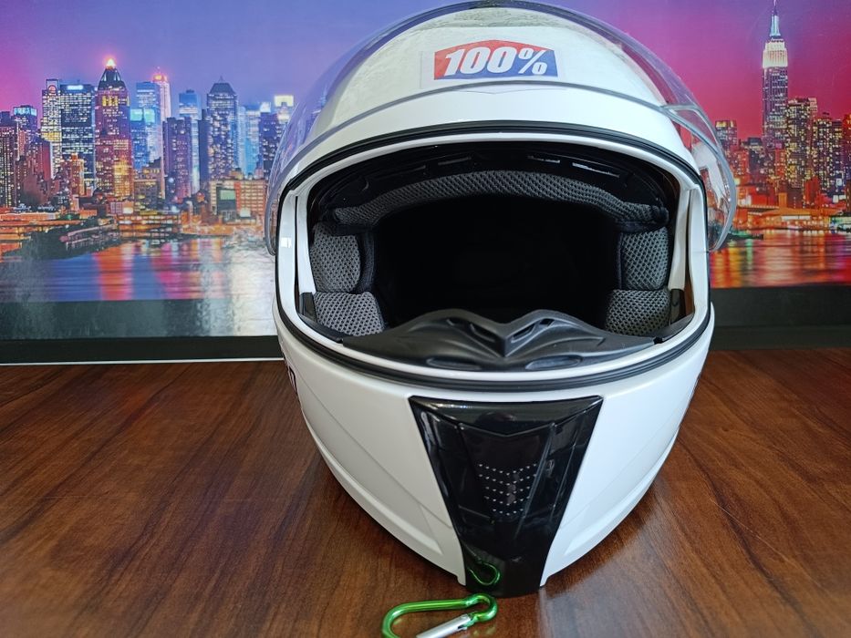 Мото шлем от бренда LEOPARD