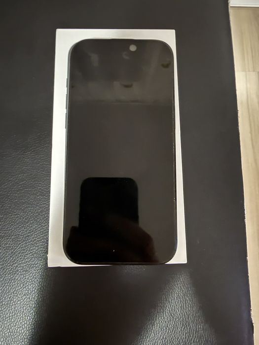Продавам Iphone 16 pro 128GB