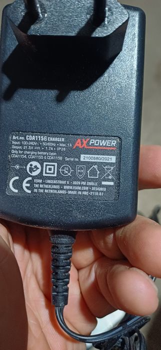 Захранване и зарядно