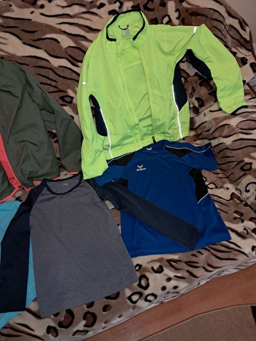 LOT sportiv/echipament marime 128,geci,bluze termice,pantaloni Nike