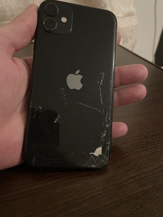 Iphone 11 spart pe spate