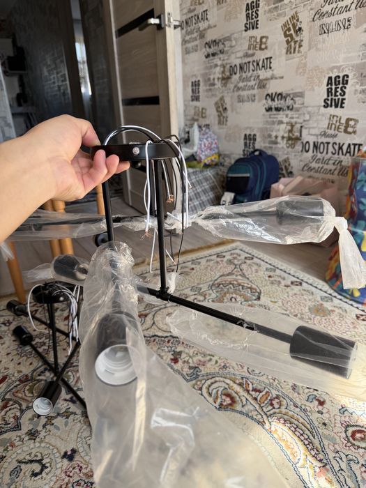 Продам люстры новые