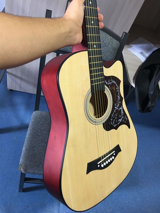 Akustik gitara yangi o’rganuvchilar uchun