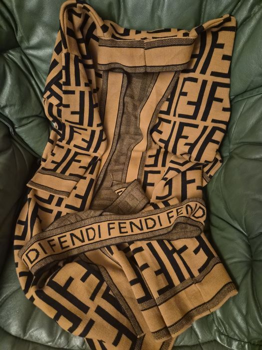 Жилетка Fendi стил – монограм, с колан