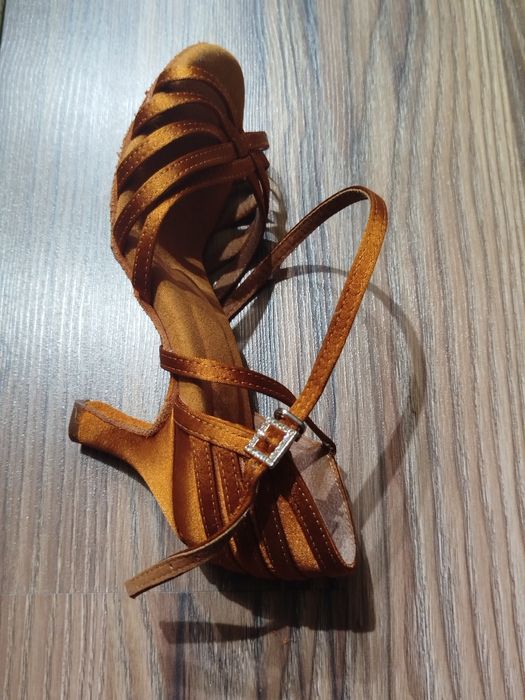 Обувки за латино танци