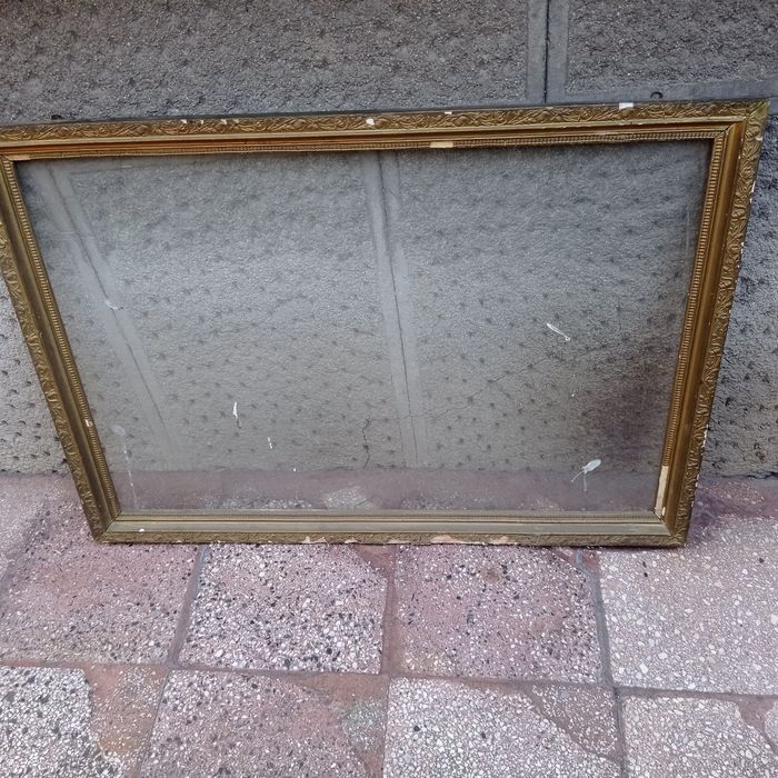 Стари големи дървени рамки със стъкло